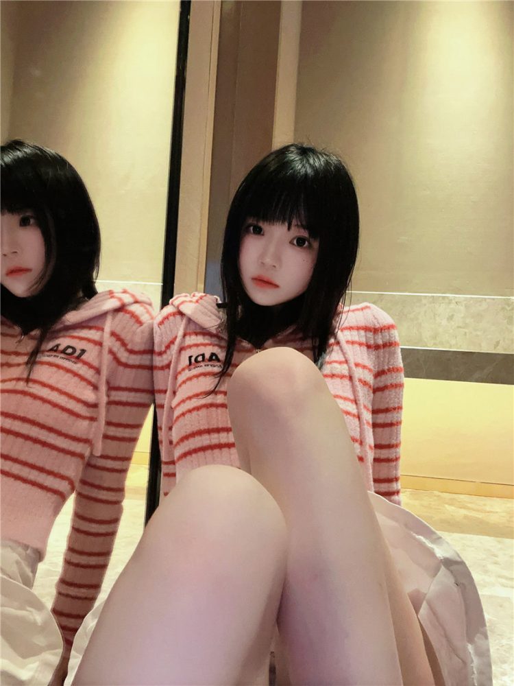 桜桃喵 条纹毛衣 [22P-98MB]-美图世界