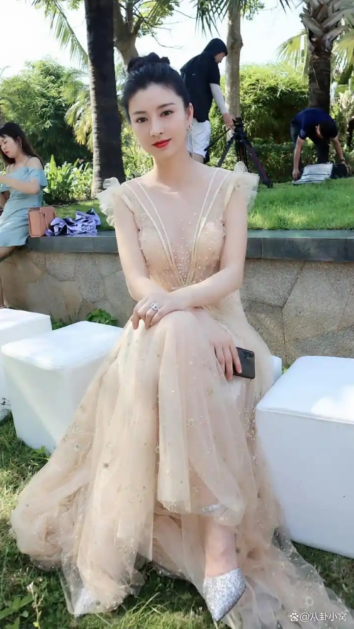 图片[6]-眉姐姐泼水节跳孔雀舞太绝了