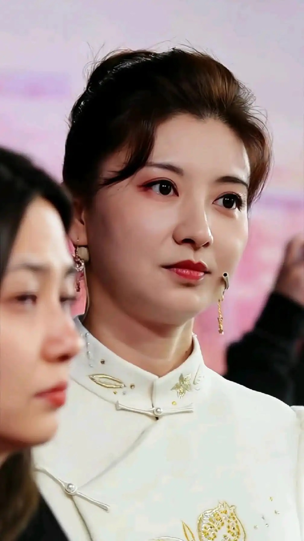 图片[8]-眉姐姐泼水节跳孔雀舞太绝了